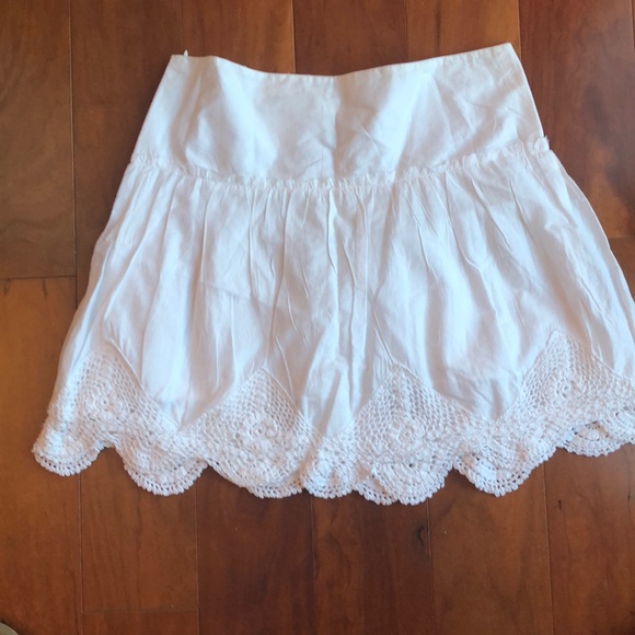 NWT OLD NAVY WHITE SKIRT WITH CROCHET TRIM, SIZE 8 - Picture 4 of 8